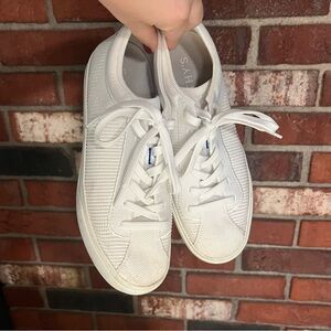 Rothy’s the classic lace up sneaker in bright white W8
